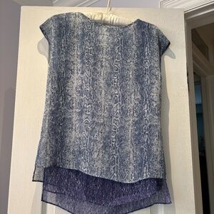 T by Tahari snake skin print shell with blue print underlay